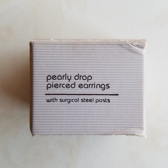 Avon Pearly Drop Pierced Earrings - Picture 5 of 6